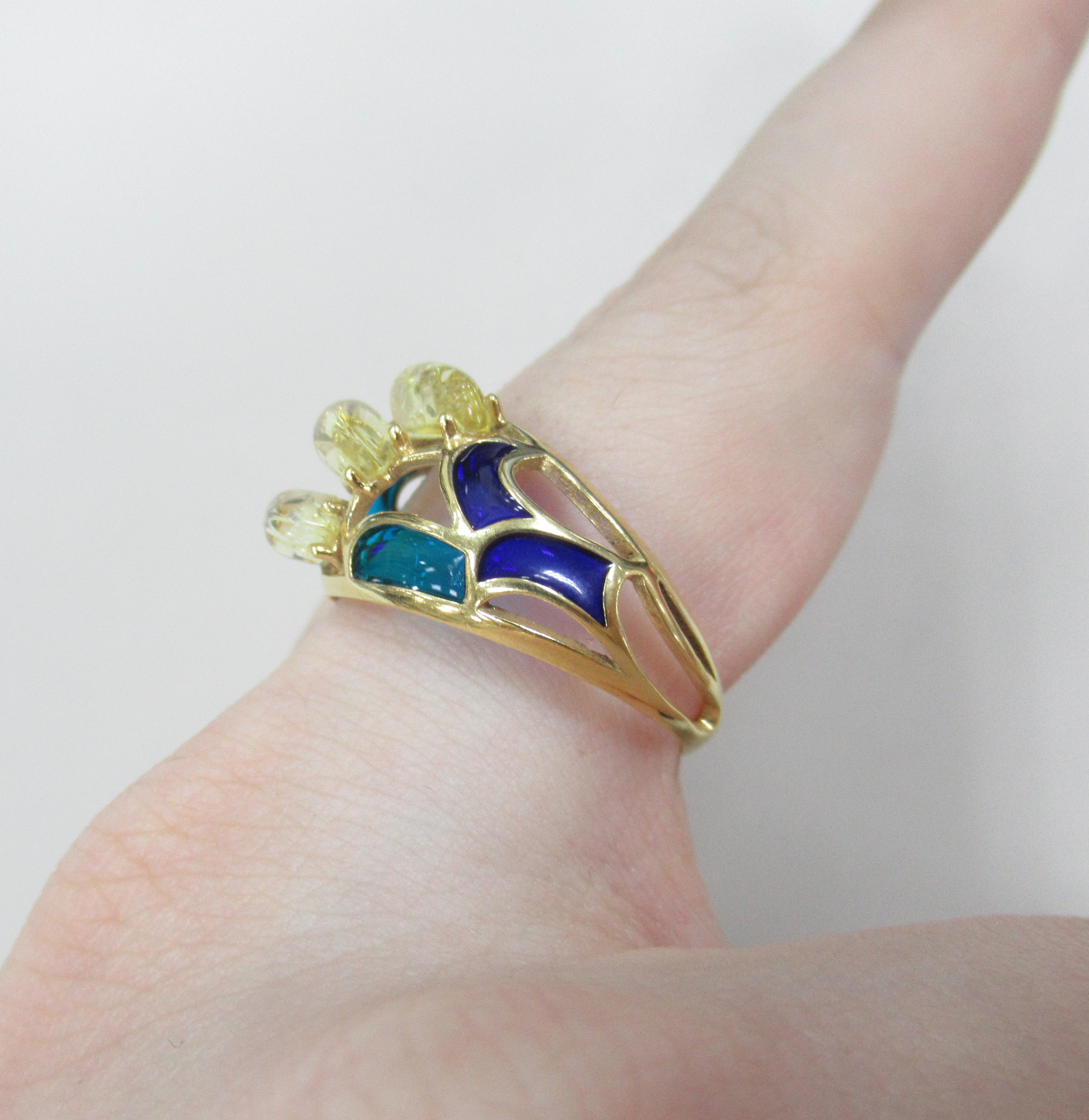 Серебряное кольцо с янтарем